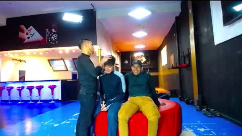 extrangers online show from 22, 9, 2025