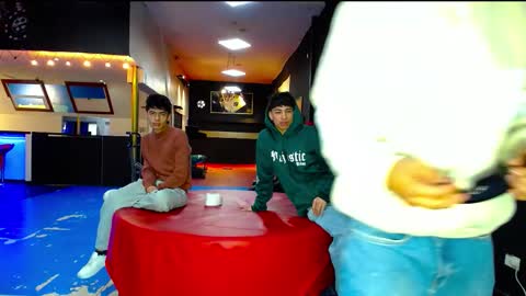 extrangers online show from 26, 10, 2025