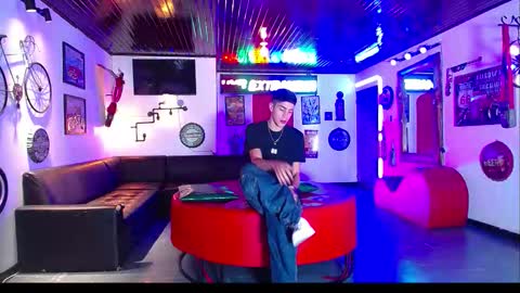 extrangers online show from 20, 2, 2026