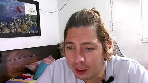 Snapshot of eyesgreenman chatting on 1, 12, 2025 eyesgreenman online show from 1, 12, 2025