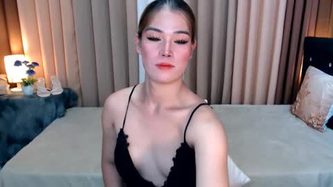 Snapshot of ezrahollywood chatting on 5, 1, 2025 UR SWEET EZRA online show from 5, 1, 2025