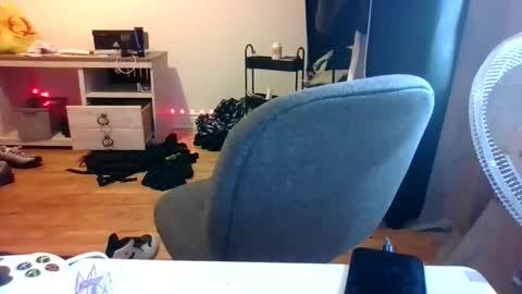 ezzteban935 online show from 14, 4, 2026