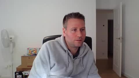 Snapshot of faer_087 chatting on 12, 11, 2025 faer_087 online show from 12, 11, 2025