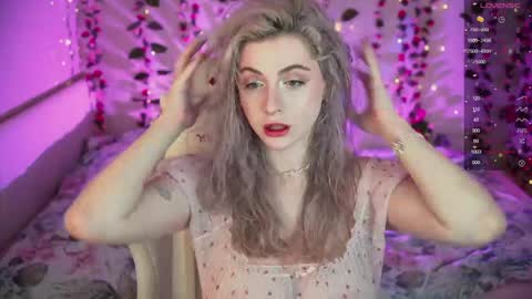 Snapshot of fairyvi chatting on 7, 6, 2026 Vi online show from 7, 6, 2026