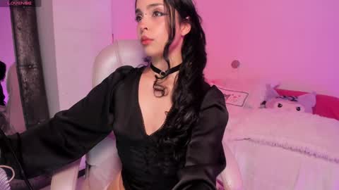 Sara  REMEMBER TO LEAVE A THUMB UP online show from 27, 12, 2024