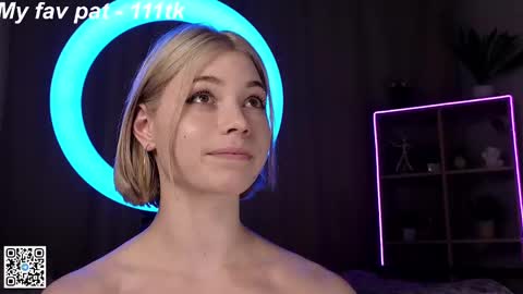 Snapshot of falinegelling chatting on 1, 2, 2025 Emilia online show from 1, 2, 2025