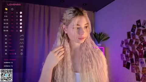 Snapshot of falinegelling chatting on 23, 2, 2025 Emilia online show from 23, 2, 2025