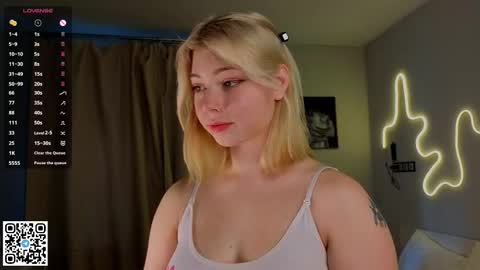 Snapshot of falinegelling chatting on 30, 9, 2025 Emilia online show from 30, 9, 2025