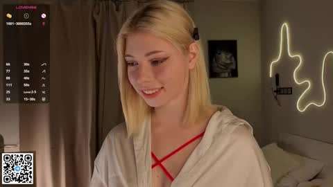 Snapshot of falinegelling chatting on 3, 10, 2025 Emilia online show from 3, 10, 2025