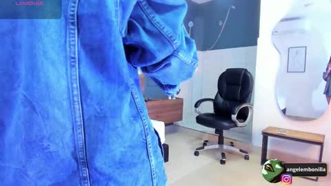 Snapshot of fallen_angel999888 chatting on 8, 11, 2025 Angel online show from 8, 11, 2025