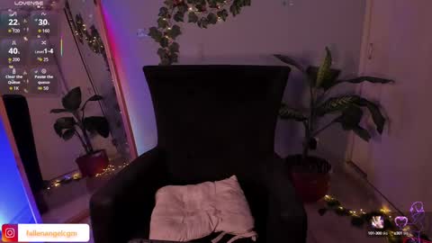 Snapshot of fallenangel_g chatting on 4, 10, 2025 Fallen Angel online show from 4, 10, 2025