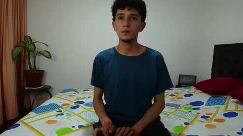 Snapshot of fallgays chatting on 17, 11, 2025 FallGays online show from 17, 11, 2025