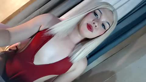 DANIELLA - DONT FORGET TO GIVE ME A THUMBSU UP online show from 29, 11, 2025