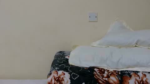 Snapshot of fantee_eeh chatting on 17, 5, 2026 pretty slim online show from 17, 5, 2026