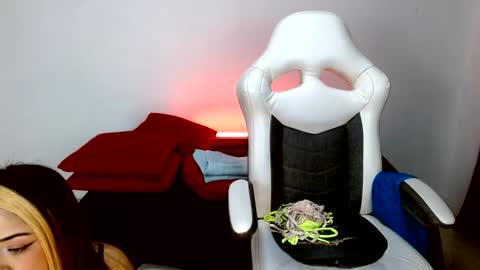 Snapshot of farichell chatting on 7, 6, 2026 fari online show from 7, 6, 2026