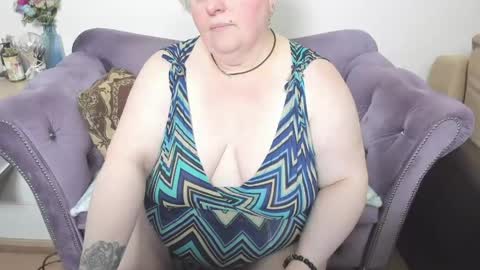 Snapshot of fashiona chatting on 20, 4, 2026 fashiona online show from 20, 4, 2026