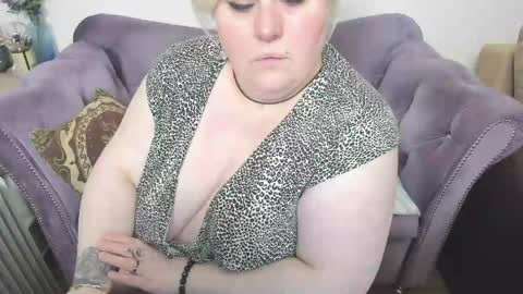 Snapshot of fashiona chatting on 28, 4, 2026 fashiona online show from 28, 4, 2026
