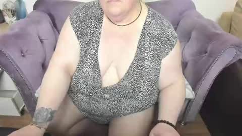Snapshot of fashiona chatting on 20, 5, 2026 fashiona online show from 20, 5, 2026