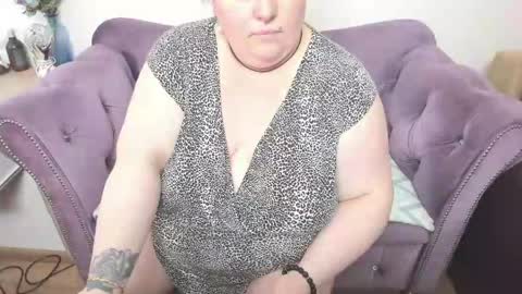 Snapshot of fashiona chatting on 26, 5, 2026 fashiona online show from 26, 5, 2026