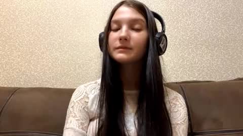 Aurora 18yo online show from 29, 10, 2025