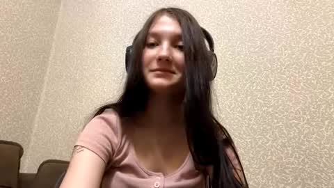 Aurora 18yo online show from 8, 11, 2025