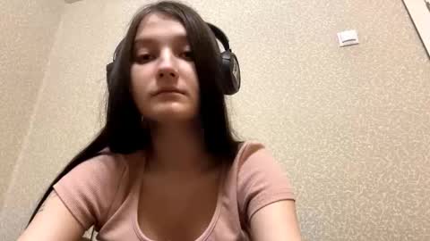 Aurora 18yo online show from 9, 11, 2025
