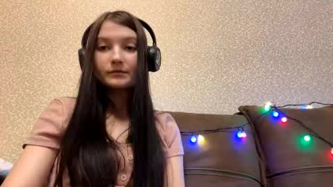 Snapshot of faustinabartosh chatting on 18, 12, 2025 Aurora 18yo online show from 18, 12, 2025