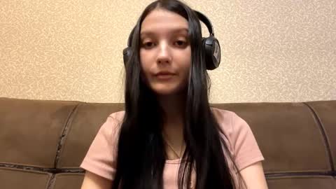 Snapshot of faustinabartosh chatting on 2, 2, 2026 Aurora 18yo online show from 2, 2, 2026