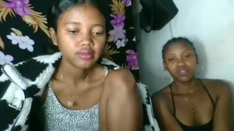 Snapshot of fayence09 chatting on 13, 11, 2025 fayence09 online show from 13, 11, 2025