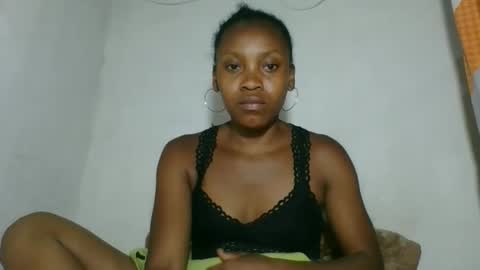 Snapshot of fayence09 chatting on 17, 11, 2025 fayence09 online show from 17, 11, 2025