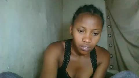 Snapshot of fayence09 chatting on 13, 12, 2025 fayence09 online show from 13, 12, 2025