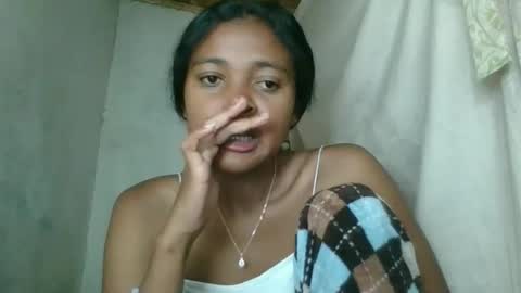 Snapshot of fayence09 chatting on 17, 12, 2025 fayence09 online show from 17, 12, 2025