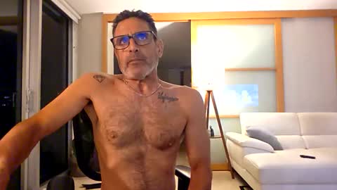 Snapshot of fdavoudi chatting on 26, 10, 2025 Miami Persian online show from 26, 10, 2025