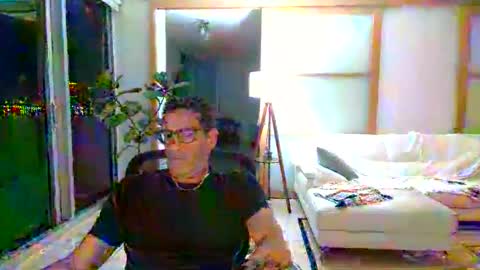 Snapshot of fdavoudi chatting on 12, 2, 2026 Miami Persian online show from 12, 2, 2026
