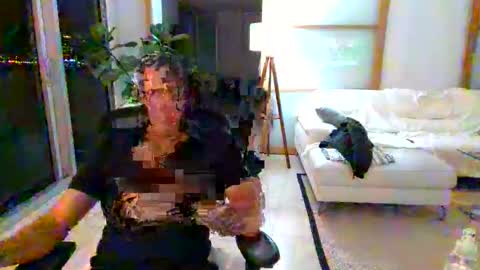 Snapshot of fdavoudi chatting on 24, 2, 2026 Miami Persian online show from 24, 2, 2026