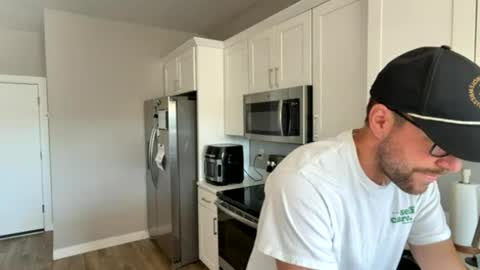 Snapshot of feetlovergh2 chatting on 12, 6, 2026 Ethan Slayher online show from 12, 6, 2026