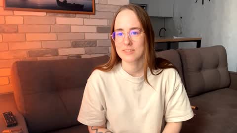 Snapshot of feleciacockrell chatting on 23, 3, 2026 Mary online show from 23, 3, 2026