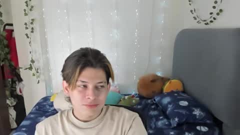 Snapshot of felix_leex chatting on 5, 12, 2025 Felix leex online show from 5, 12, 2025