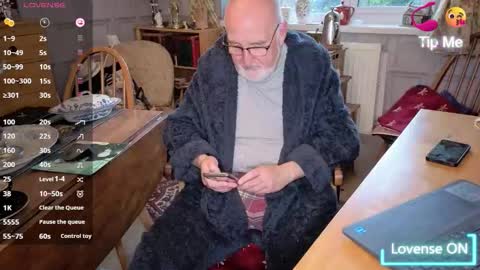 Adam online show from 31, 10, 2025