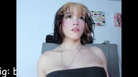 Snapshot of fem_boy6 chatting on 6, 1, 2025 fem_boy6 online show from 6, 1, 2025