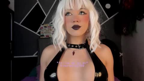 Snapshot of fem_boy6 chatting on 26, 11, 2025 fem_boy6 online show from 26, 11, 2025