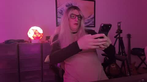 Snapshot of femme_mystique chatting on 26, 11, 2025 femme_mystique online show from 26, 11, 2025