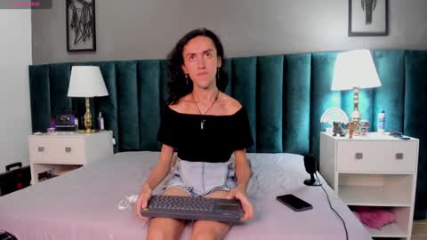 Snapshot of fenix_karoll chatting on 4, 1, 2025 Karol online show from 4, 1, 2025