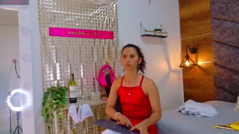 FERNANDA BROWN  online show from 4, 4, 2026