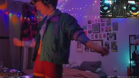 Snapshot of fernydew chatting on 19, 9, 2025 Fern next stream 430pm Monday PST online show from 19, 9, 2025