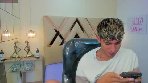 FER PHOENIX online show from 12, 11, 2025