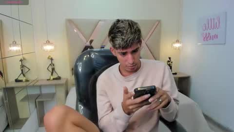 FER PHOENIX online show from 4, 12, 2025