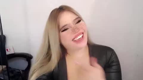 Snapshot of filipina_slutty69xxx chatting on 14, 9, 2025  Angela  DONT FORGET TO FOLLOW AND GIVE ME APPRECIATION online show from 14, 9, 2025