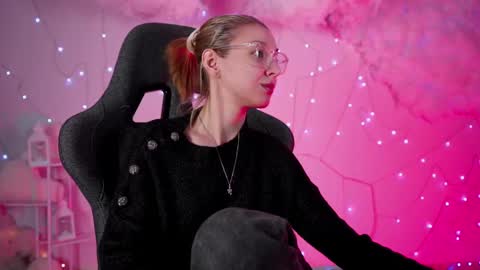 Snapshot of filipinaadams chatting on 8, 3, 2025 cap and Lana online show from 8, 3, 2025