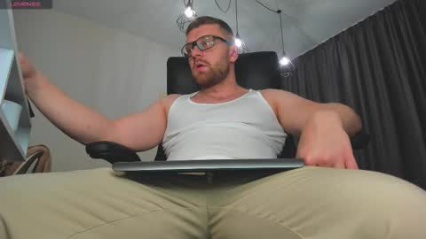 FindomGuyXXX online show from 2, 12, 2025